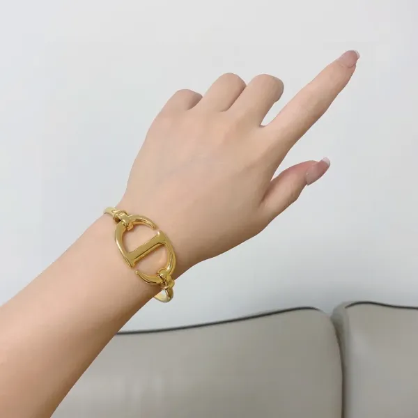 【DIOR】ブレスレット、ファッションシンプルなスタイル 【DIOR】ブレスレット、ファッションシンプルなスタイル