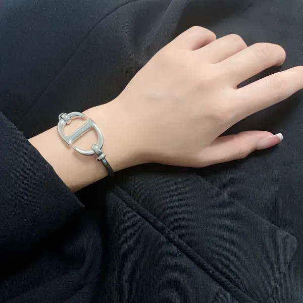 【DIOR】ブレスレット、ファッションシンプルなスタイル 【DIOR】ブレスレット、ファッションシンプルなスタイル