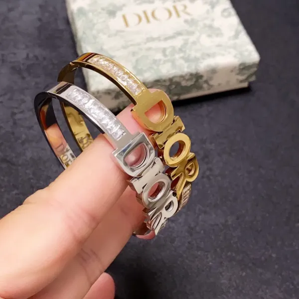 【DIOR】ブレスレット、ファッションシンプルなスタイル 【DIOR】ブレスレット、ファッションシンプルなスタイル