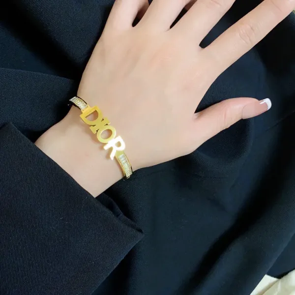 【DIOR】ブレスレット、ファッションシンプルなスタイル 【DIOR】ブレスレット、ファッションシンプルなスタイル