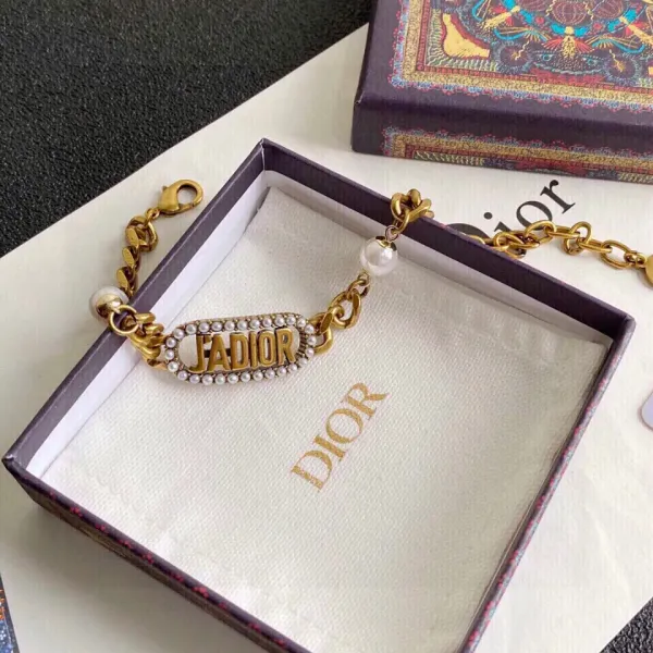 【DIOR】ブレスレット、ファッションシンプルなスタイル 【DIOR】ブレスレット、ファッションシンプルなスタイル