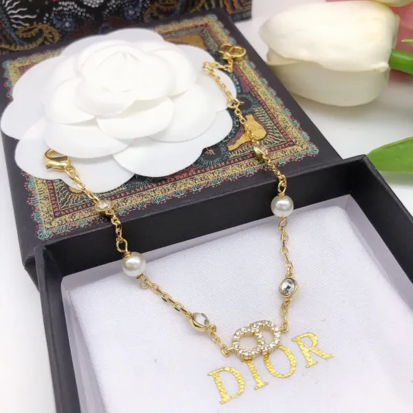 【DIOR】ブレスレット、ファッションシンプルなスタイル 【DIOR】ブレスレット、ファッションシンプルなスタイル
