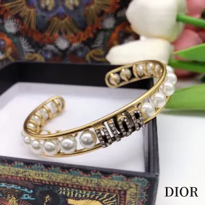 【DIOR】ブレスレット、ファッションシンプルなスタイル 【DIOR】ブレスレット、ファッションシンプルなスタイル