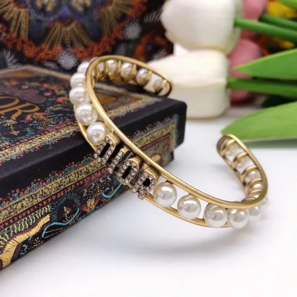 【DIOR】ブレスレット、ファッションシンプルなスタイル 【DIOR】ブレスレット、ファッションシンプルなスタイル