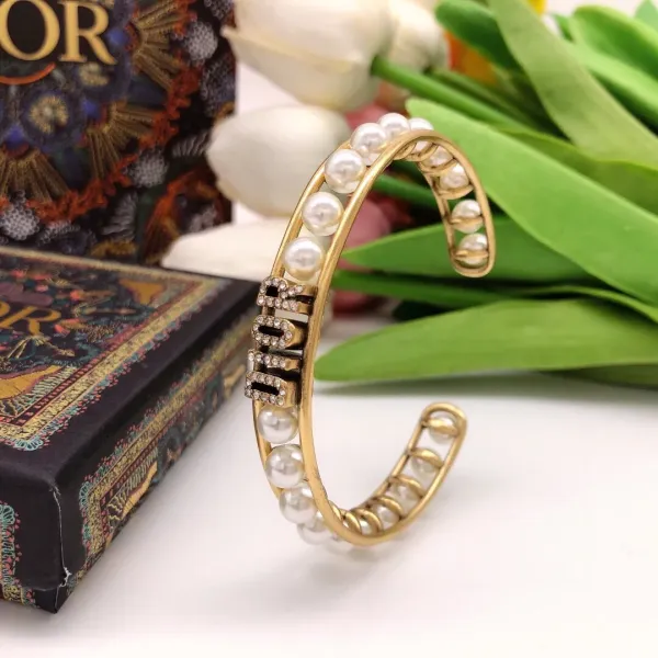 【DIOR】ブレスレット、ファッションシンプルなスタイル 【DIOR】ブレスレット、ファッションシンプルなスタイル
