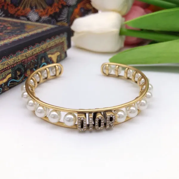 【DIOR】ブレスレット、ファッションシンプルなスタイル 【DIOR】ブレスレット、ファッションシンプルなスタイル