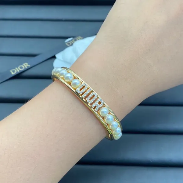 【DIOR】ブレスレット、ファッションシンプルなスタイル 【DIOR】ブレスレット、ファッションシンプルなスタイル
