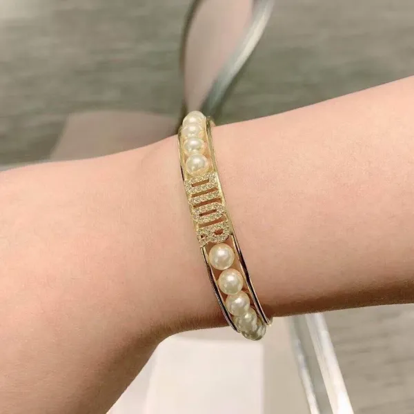 【DIOR】ブレスレット、ファッションシンプルなスタイル 【DIOR】ブレスレット、ファッションシンプルなスタイル