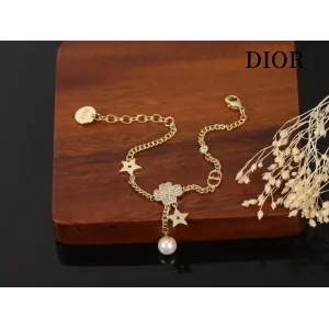 【DIOR】ブレスレット、ファッションシンプルなスタイル 【DIOR】ブレスレット、ファッションシンプルなスタイル