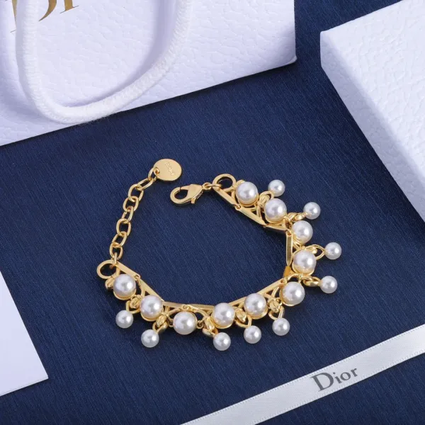 【DIOR】ブレスレット、ファッションシンプルなスタイル 【DIOR】ブレスレット、ファッションシンプルなスタイル