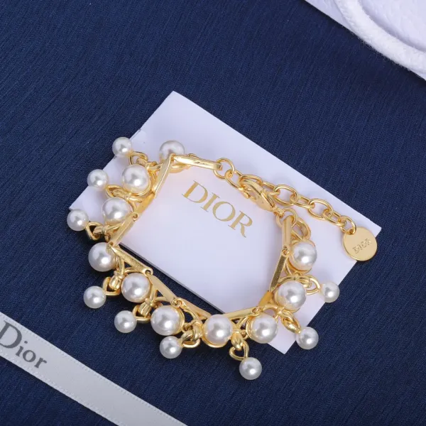 【DIOR】ブレスレット、ファッションシンプルなスタイル 【DIOR】ブレスレット、ファッションシンプルなスタイル