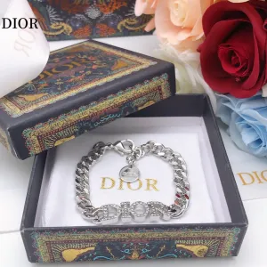 【DIOR】ブレスレット、ファッションシンプルなスタイル 【DIOR】ブレスレット、ファッションシンプルなスタイル
