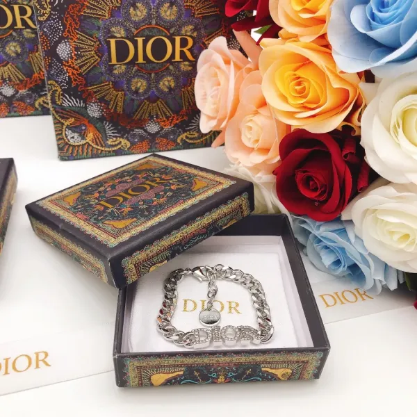 【DIOR】ブレスレット、ファッションシンプルなスタイル 【DIOR】ブレスレット、ファッションシンプルなスタイル