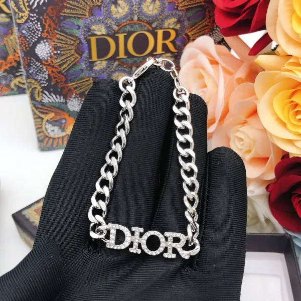 【DIOR】ブレスレット、ファッションシンプルなスタイル 【DIOR】ブレスレット、ファッションシンプルなスタイル