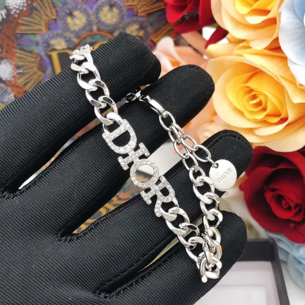 【DIOR】ブレスレット、ファッションシンプルなスタイル 【DIOR】ブレスレット、ファッションシンプルなスタイル