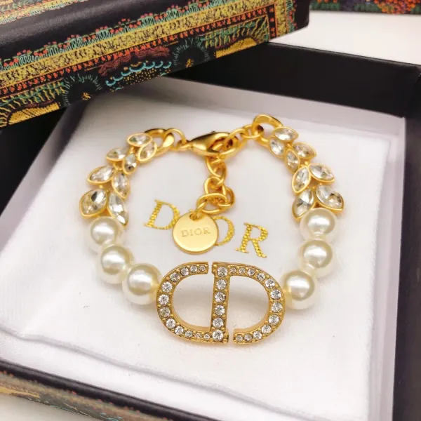 【DIOR】ブレスレット、ファッションシンプルなスタイル 【DIOR】ブレスレット、ファッションシンプルなスタイル