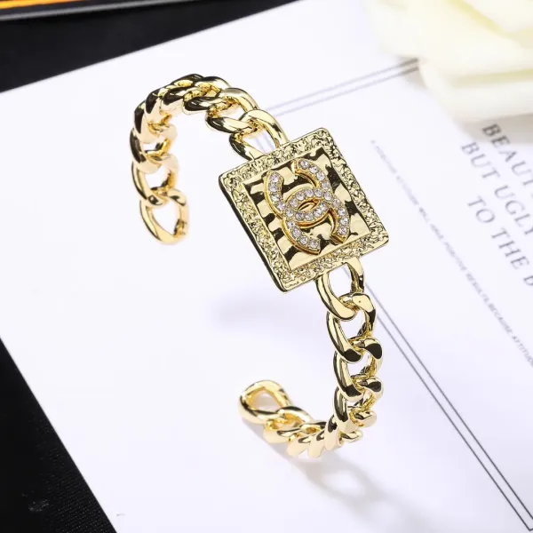 【CHANEL】ブレスレット、ファッションシンプルなスタイル 【CHANEL】ブレスレット、ファッションシンプルなスタイル