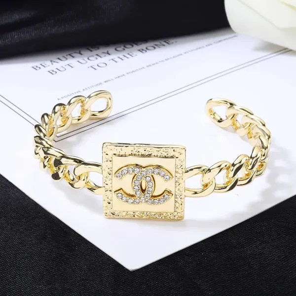 【CHANEL】ブレスレット、ファッションシンプルなスタイル 【CHANEL】ブレスレット、ファッションシンプルなスタイル