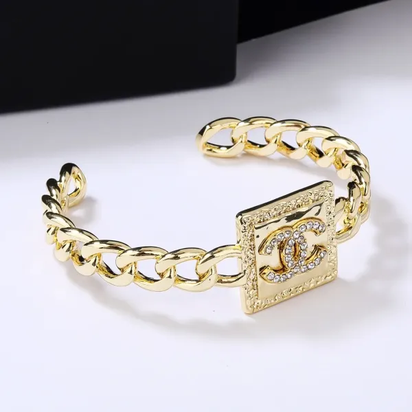 【CHANEL】ブレスレット、ファッションシンプルなスタイル 【CHANEL】ブレスレット、ファッションシンプルなスタイル