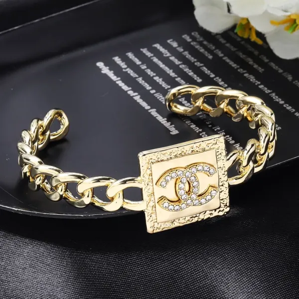 【CHANEL】ブレスレット、ファッションシンプルなスタイル 【CHANEL】ブレスレット、ファッションシンプルなスタイル