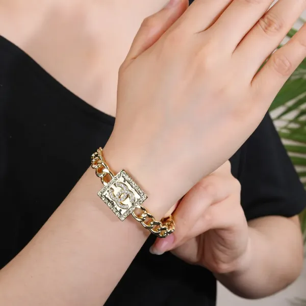 【CHANEL】ブレスレット、ファッションシンプルなスタイル 【CHANEL】ブレスレット、ファッションシンプルなスタイル