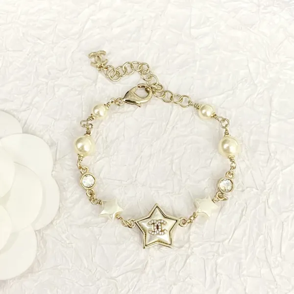【CHANEL】ブレスレット、ファッションシンプルなスタイル 【CHANEL】ブレスレット、ファッションシンプルなスタイル