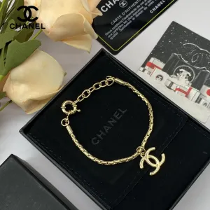 【CHANEL】ブレスレット、ファッションシンプルなスタイル 【CHANEL】ブレスレット、ファッションシンプルなスタイル