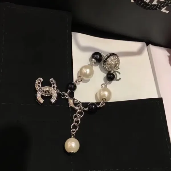 【CHANEL】ブレスレット、ファッションシンプルなスタイル 【CHANEL】ブレスレット、ファッションシンプルなスタイル