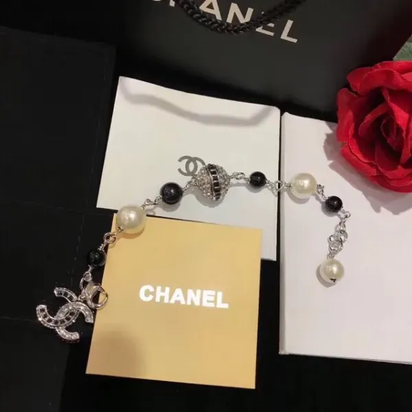 【CHANEL】ブレスレット、ファッションシンプルなスタイル 【CHANEL】ブレスレット、ファッションシンプルなスタイル