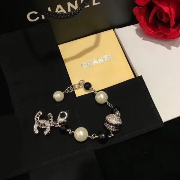 【CHANEL】ブレスレット、ファッションシンプルなスタイル 【CHANEL】ブレスレット、ファッションシンプルなスタイル