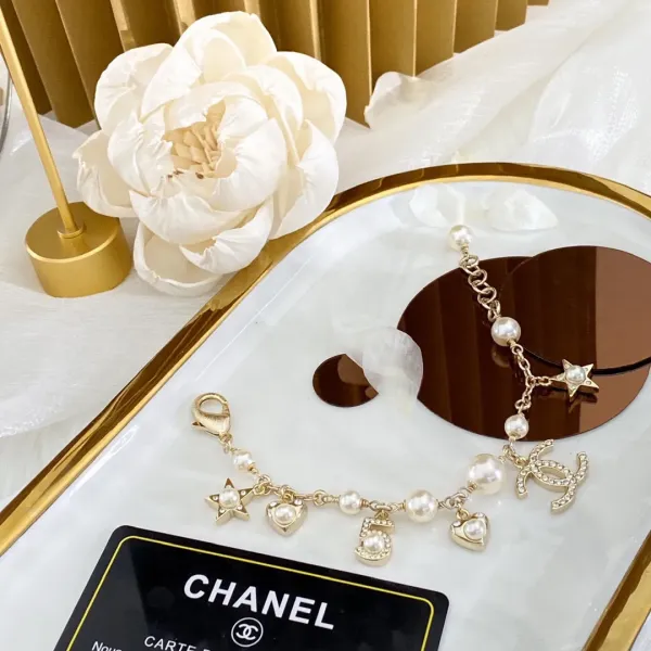 【CHANEL】ブレスレット、ファッションシンプルなスタイル 【CHANEL】ブレスレット、ファッションシンプルなスタイル