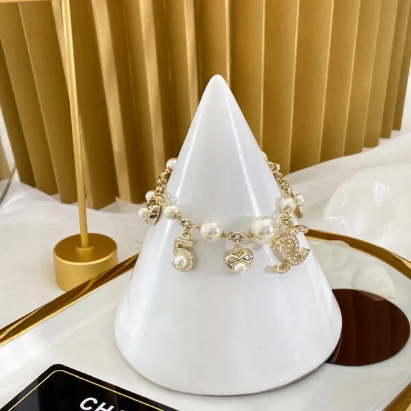 【CHANEL】ブレスレット、ファッションシンプルなスタイル 【CHANEL】ブレスレット、ファッションシンプルなスタイル