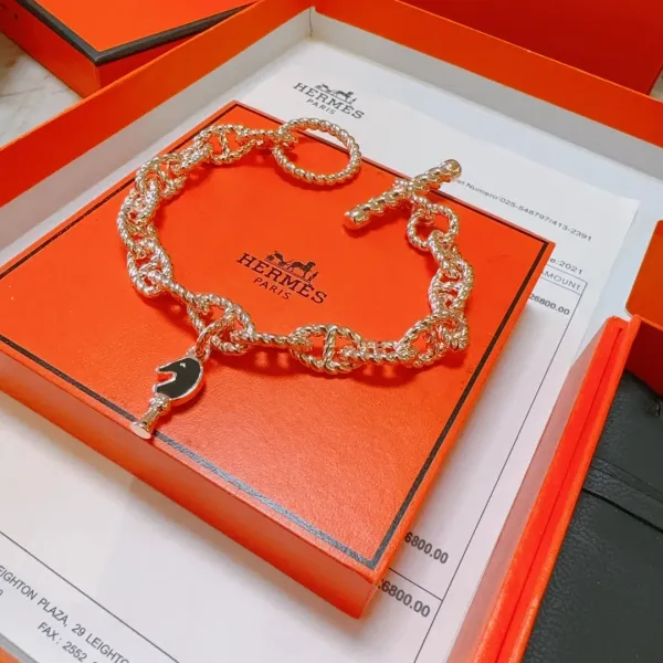 【HERMES】ブレスレット、ファッションシンプルなスタイル 240730 【HERMES】ブレスレット、ファッションシンプルなスタイル 240730