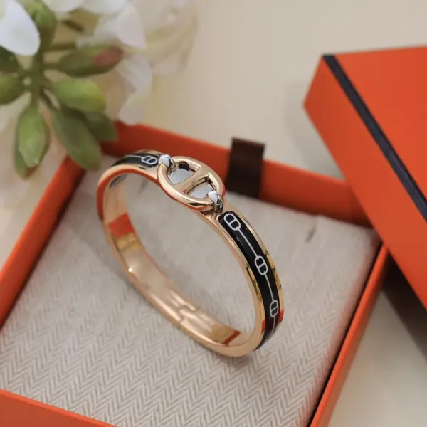 【 HERMES】ブレスレット、ファッションシンプルなスタイル 【 HERMES】ブレスレット、ファッションシンプルなスタイル