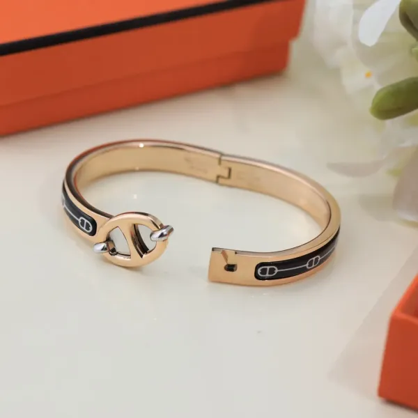【 HERMES】ブレスレット、ファッションシンプルなスタイル 【 HERMES】ブレスレット、ファッションシンプルなスタイル