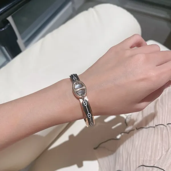 【 HERMES】ブレスレット、ファッションシンプルなスタイル 【 HERMES】ブレスレット、ファッションシンプルなスタイル