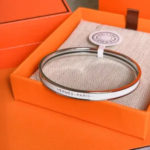 【 HERMES】ブレスレット、ファッションシンプルなスタイル 【 HERMES】ブレスレット、ファッションシンプルなスタイル