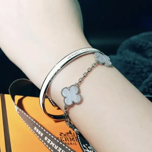 【 HERMES】ブレスレット、ファッションシンプルなスタイル 【 HERMES】ブレスレット、ファッションシンプルなスタイル