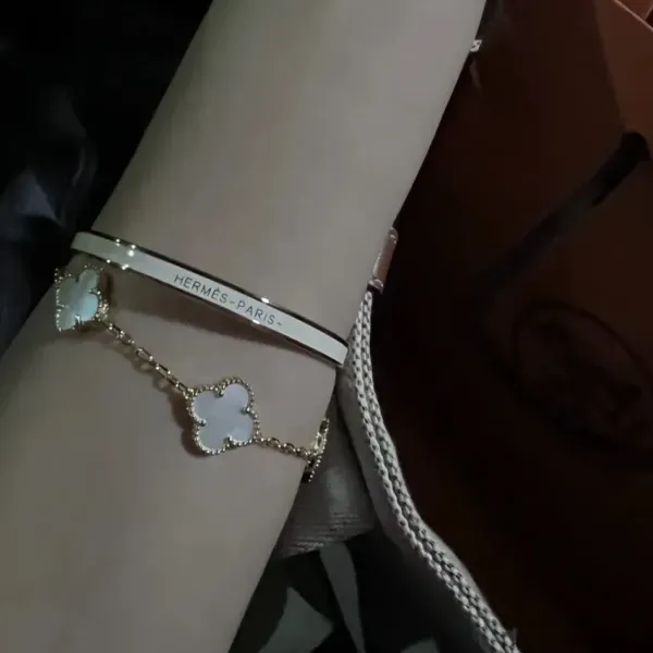 【 HERMES】ブレスレット、ファッションシンプルなスタイル 【 HERMES】ブレスレット、ファッションシンプルなスタイル