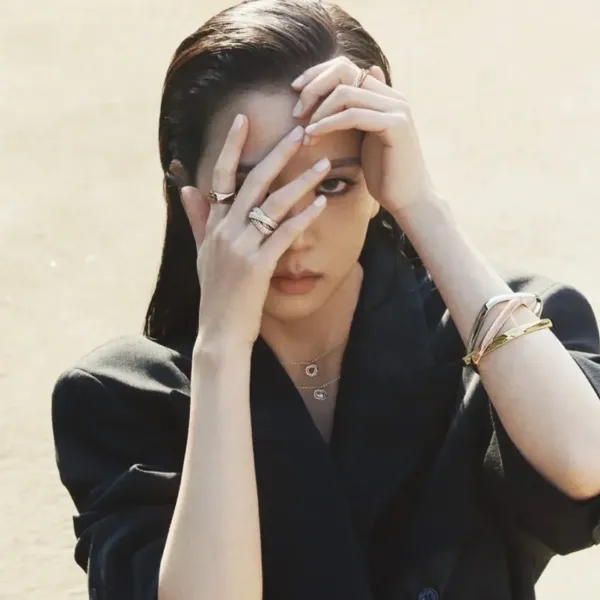 【CARTIER】ブレスレット、ファッションシンプルなスタイル 240729