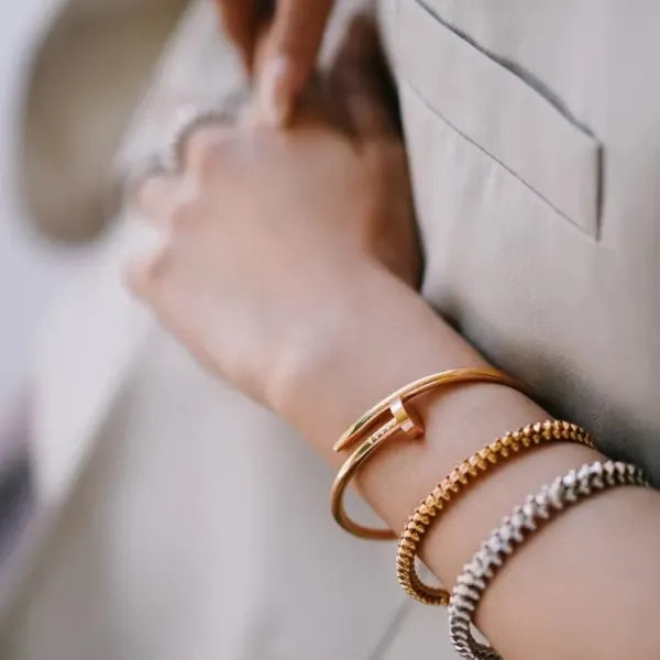 【CARTIER】ブレスレット、ファッションシンプルなスタイル 2472
