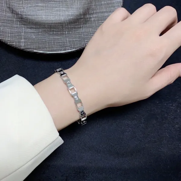 【CARTIER】ブレスレット、ファッションシンプルなスタイル 【CARTIER】ブレスレット、ファッションシンプルなスタイル