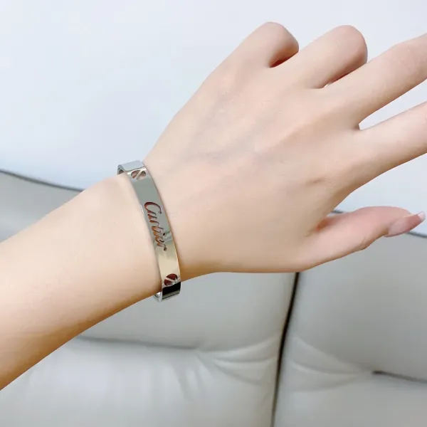 【CARTIER】ブレスレット、ファッションシンプルなスタイル 【CARTIER】ブレスレット、ファッションシンプルなスタイル