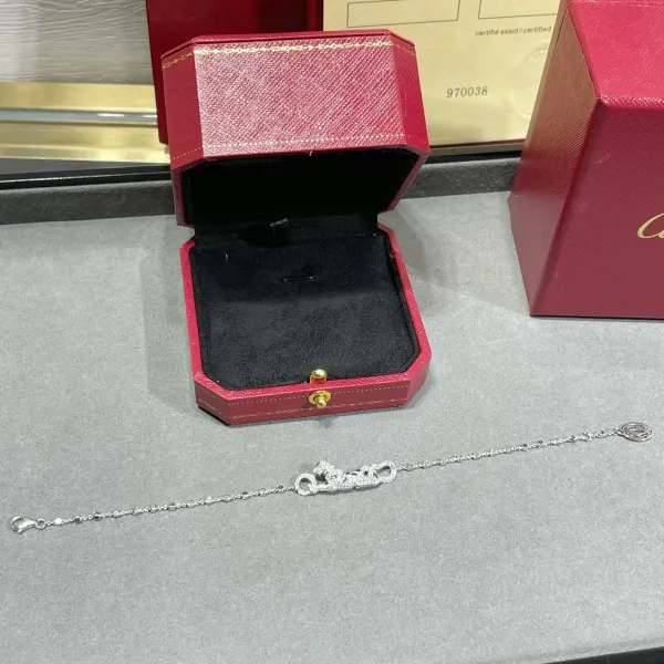 【CARTIER】ブレスレット、ファッションシンプルなスタイル 【CARTIER】ブレスレット、ファッションシンプルなスタイル