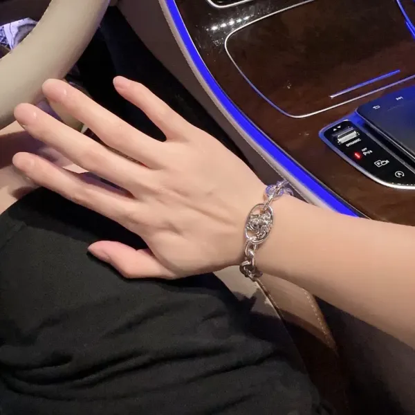 【VERSACE】ブレスレット、ファッションシンプルなスタイル 2474 【VERSACE】ブレスレット、ファッションシンプルなスタイル 2474