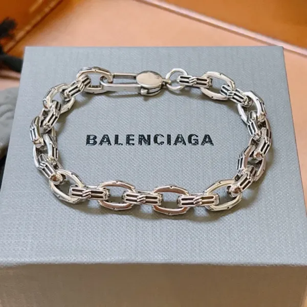 【BALENCIAGA】ブレスレット、ファッションシンプルなスタイル 240814 【BALENCIAGA】ブレスレット、ファッションシンプルなスタイル 240814