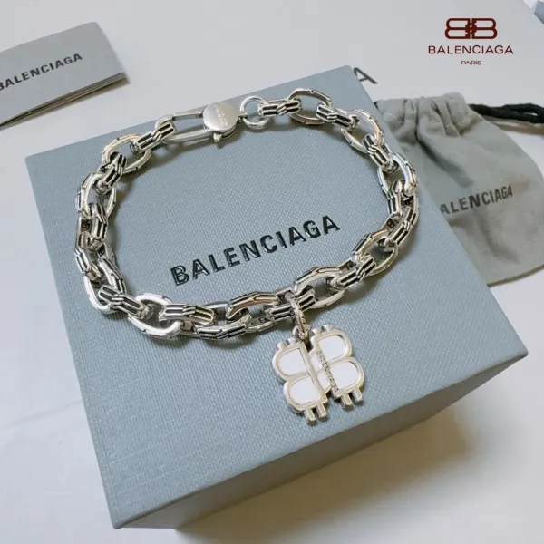 【BALENCIAGA】ブレスレット、ファッションシンプルなスタイル 240814 【BALENCIAGA】ブレスレット、ファッションシンプルなスタイル 240814