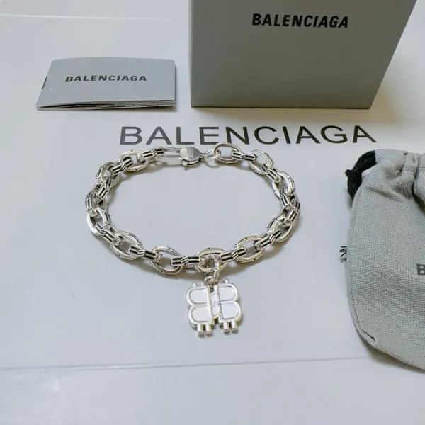 【BALENCIAGA】ブレスレット、ファッションシンプルなスタイル 240814 【BALENCIAGA】ブレスレット、ファッションシンプルなスタイル 240814