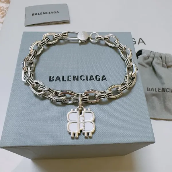 【BALENCIAGA】ブレスレット、ファッションシンプルなスタイル 240814 【BALENCIAGA】ブレスレット、ファッションシンプルなスタイル 240814