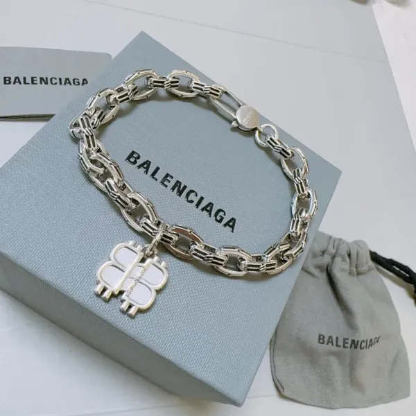【BALENCIAGA】ブレスレット、ファッションシンプルなスタイル 240814 【BALENCIAGA】ブレスレット、ファッションシンプルなスタイル 240814